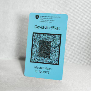 Covid-Zertifikat im Kreditkartenformat - Hellblau